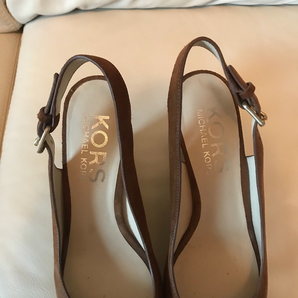 Kors Michael Kors Wedge Sandal. - Picture 10 of 11
